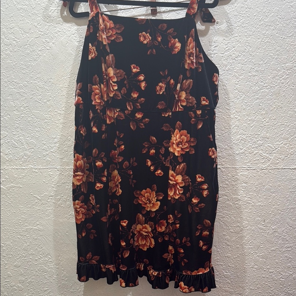 Torrid Size 1 Velvet Dress Black w/ Gold Flowers, Ruffle Hem & Pockets